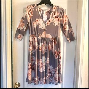 “The Paisley Heart” ladies flowered print dress, size medium. New with tags!